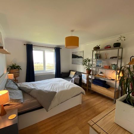 Sea Views On Fistral. Lovely Private Bedroom New Quay Buitenkant foto